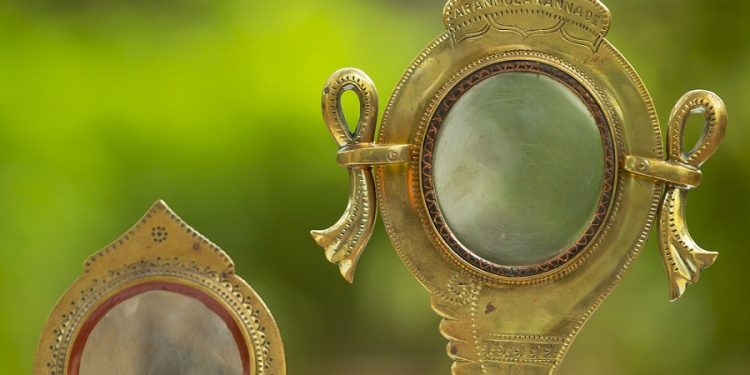 Aranmula Kannadi (Aranmula Metal Mirror)