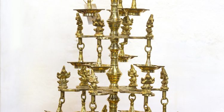 Nachiarkoil Kuthuvilakku ("Nachiarkoil Lamp")