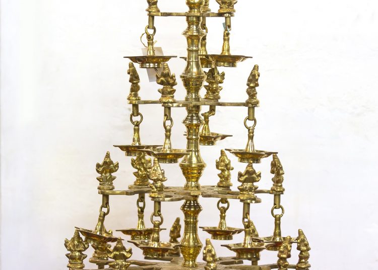 Nachiarkoil Kuthuvilakku ("Nachiarkoil Lamp")